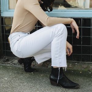 SOLD ❗️Vintage RARE white Levi’s 505 in modern